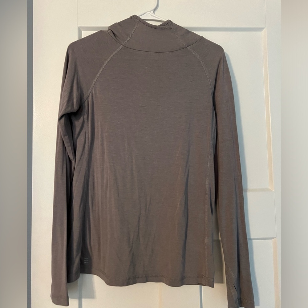 Free fly women’s bamboo longsleeve hooded sun shirt!Greyish/light purple color